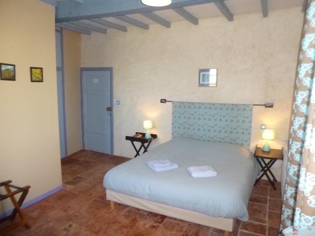 Au Mas Des Calmettes Bed and Breakfast Parisot  Δωμάτιο φωτογραφία