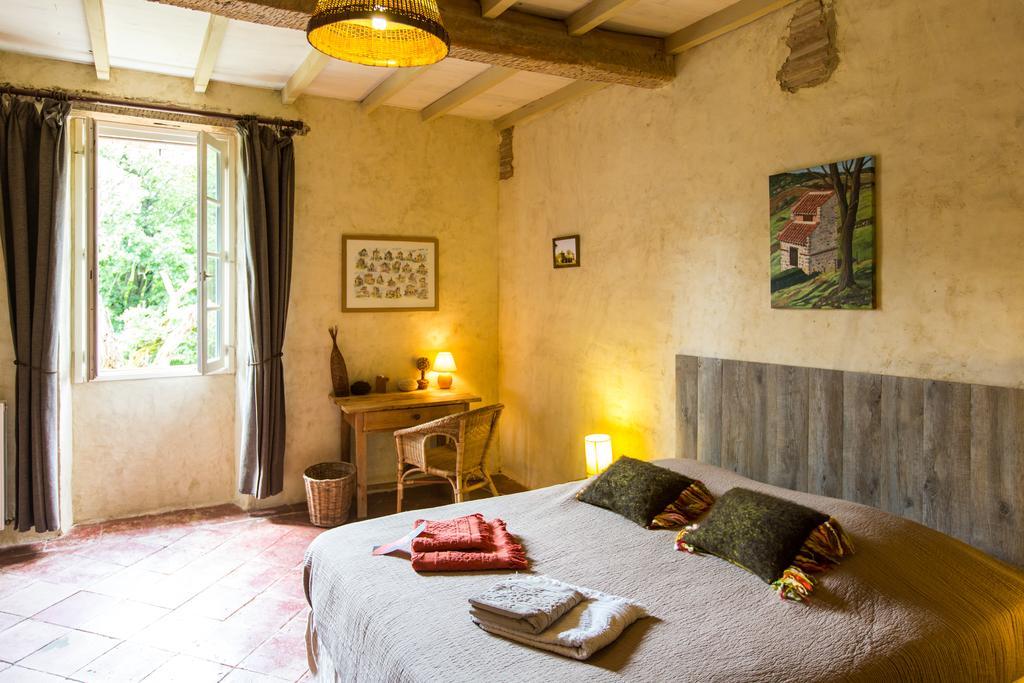 Au Mas Des Calmettes Bed and Breakfast Parisot  Εξωτερικό φωτογραφία