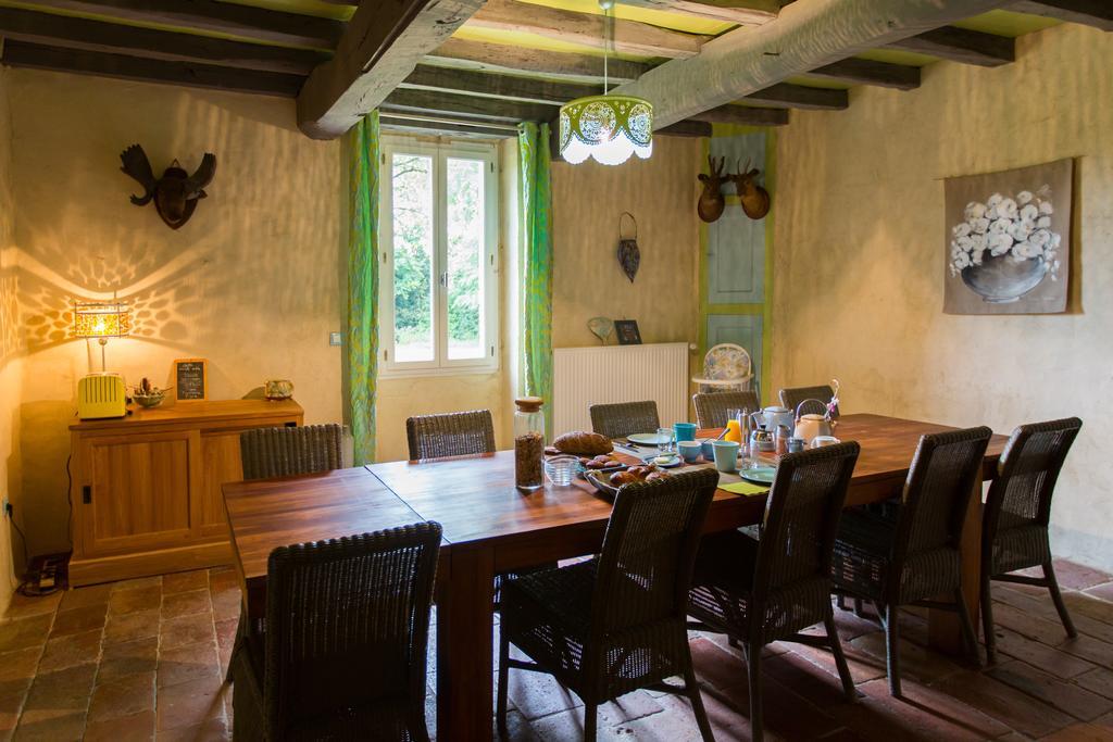Au Mas Des Calmettes Bed and Breakfast Parisot  Εξωτερικό φωτογραφία