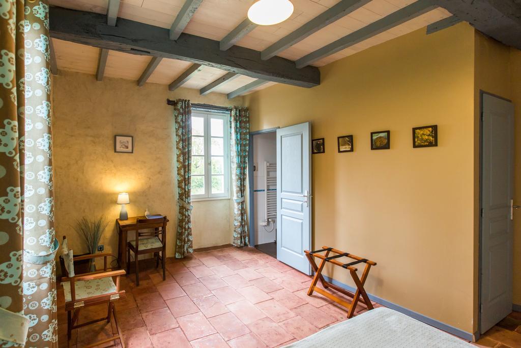 Au Mas Des Calmettes Bed and Breakfast Parisot  Εξωτερικό φωτογραφία