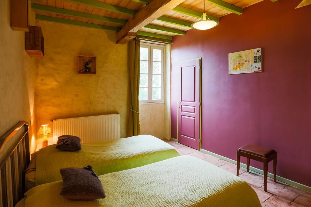 Au Mas Des Calmettes Bed and Breakfast Parisot  Εξωτερικό φωτογραφία