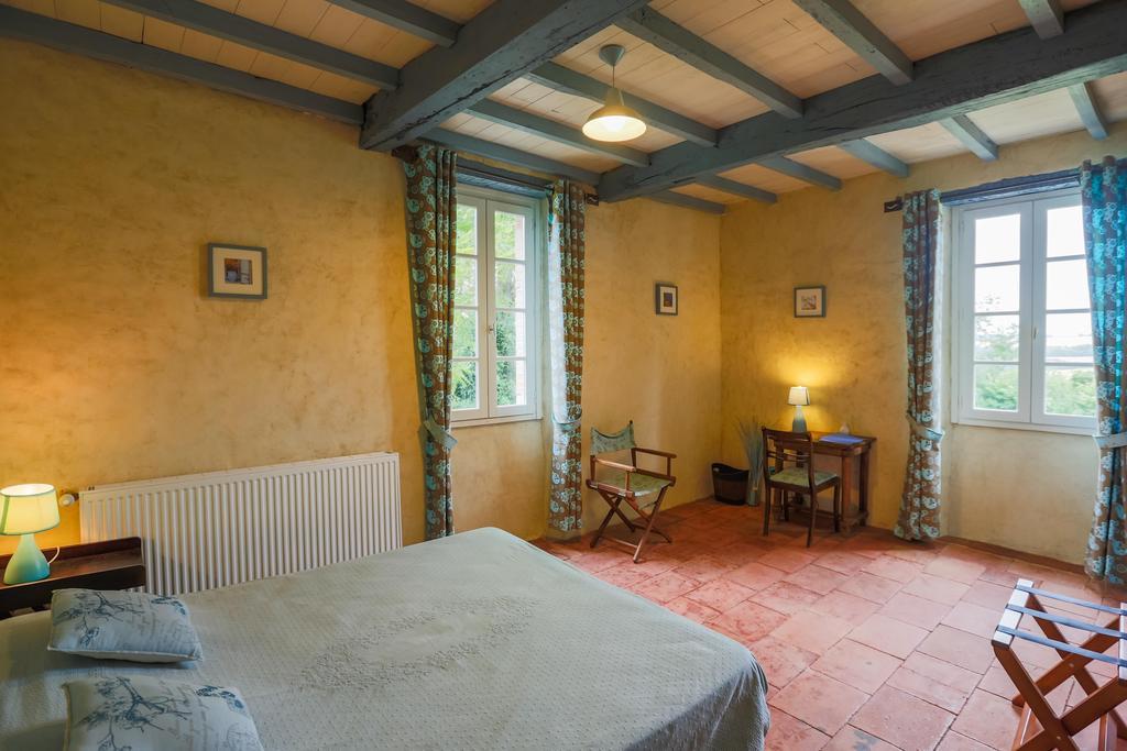 Au Mas Des Calmettes Bed and Breakfast Parisot  Εξωτερικό φωτογραφία