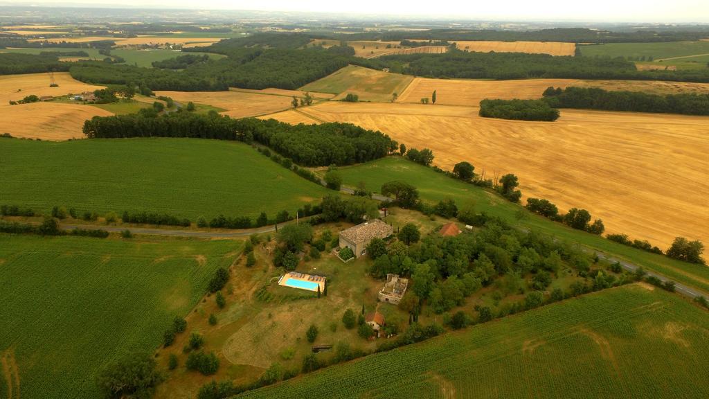 Au Mas Des Calmettes Bed and Breakfast Parisot  Εξωτερικό φωτογραφία