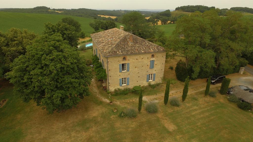 Au Mas Des Calmettes Bed and Breakfast Parisot  Εξωτερικό φωτογραφία